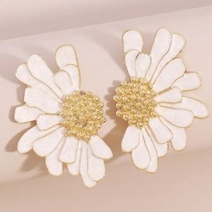 2 for$5 🚀NWT Half Flower Stud Earrings Copper Plated Jewelry